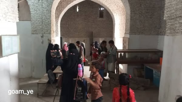 طلاب المركز الصيفي بمدرسة الثورة يزورون متحف قلعة زبيد التاريخية - صورة إضافية 1